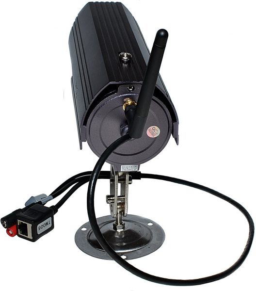 IP-камера с внешним (на шнуре) разъёмом LAN и отдельным питанием