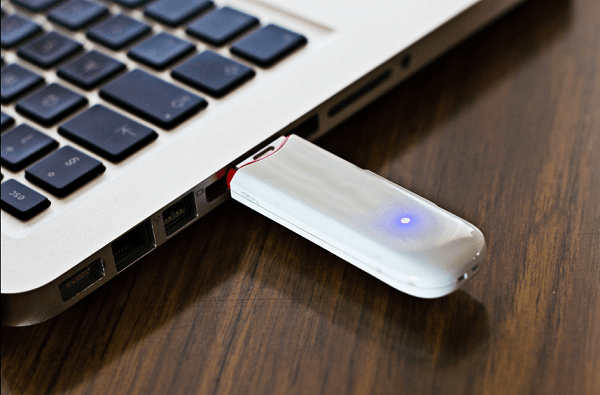 Модем вставлен в USB-порт ноутбука