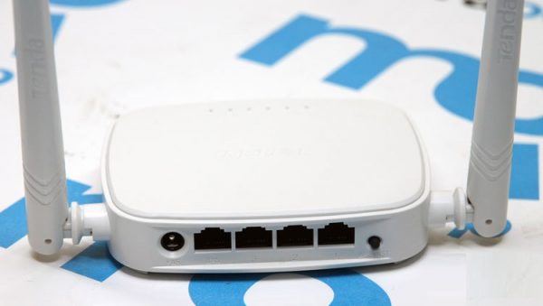 Вид Tenda N301 сзади