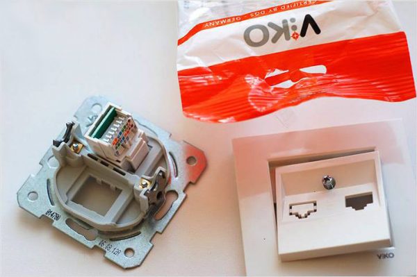 Интернет-розетка VIKO