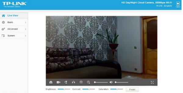 Панель управления в веб-обозревателе камеры TP-LINK NC200