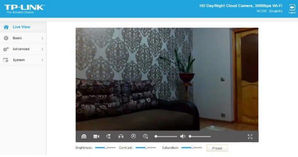 Панель управления в веб-обозревателе камеры TP-LINK NC250