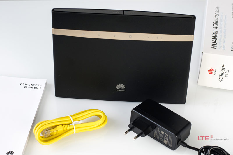 Роутер Huawei B525 с кабелем, блоком питания и руководством пользователя