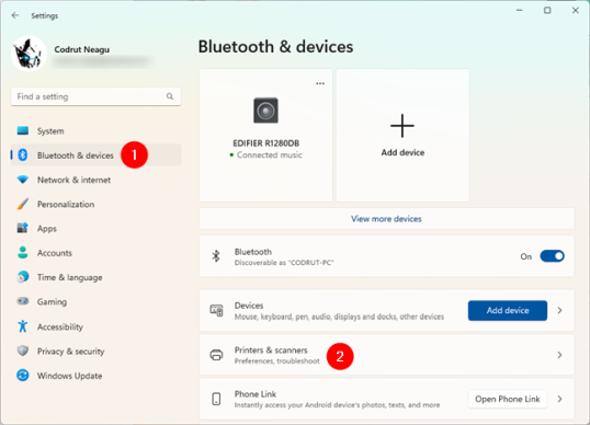 Перейдите в раздел «Bluetooth и устройства» > «Принтеры и сканеры» в настройках Windows 11.