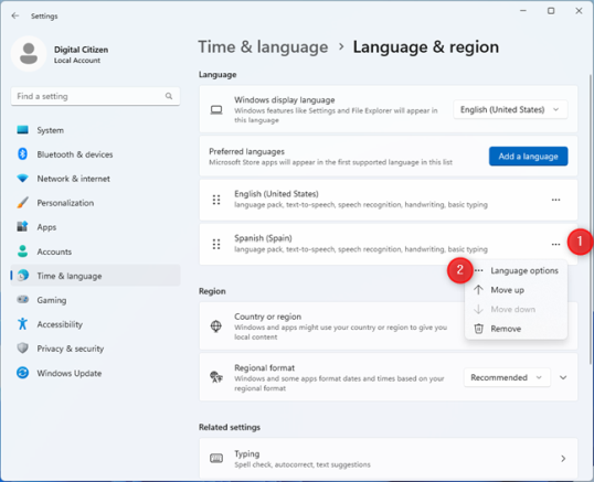 Нажмите на три точки и выберите «Параметры языка».