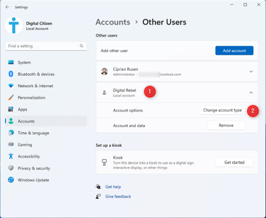 Нажмите или коснитесь имени учетной записи, которую вы хотите повысить или понизить.