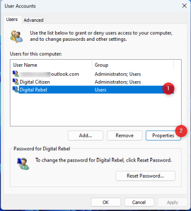 Выберите учетную запись пользователя и нажмите «Свойства».