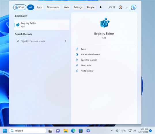 Поиск regedit в Windows 11