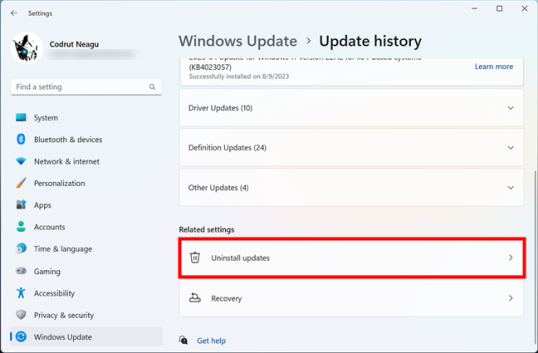 Нажмите или коснитесь «Удалить обновления».