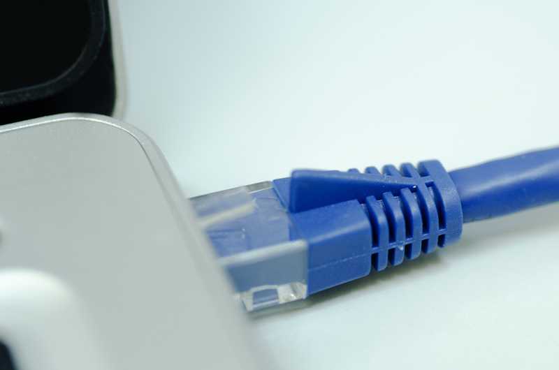 Убедитесь, что зажим не мешает