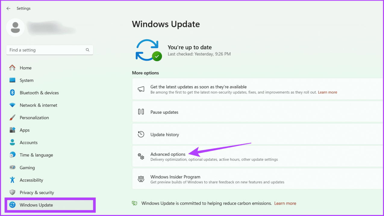 Зайдите в Центр обновления Windows и выберите «Дополнительные параметры».
