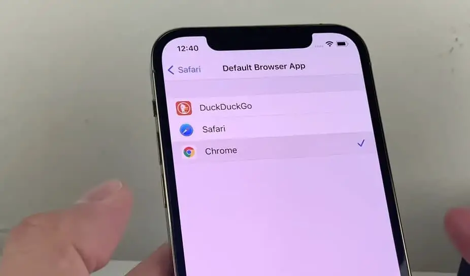 Установите Chrome браузером по умолчанию на iPhone