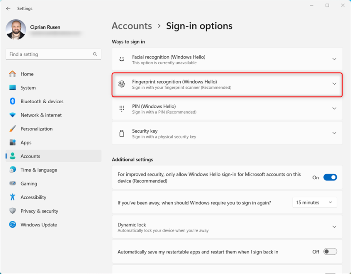 Нажмите или коснитесь Распознавание отпечатков пальцев (Windows Hello).