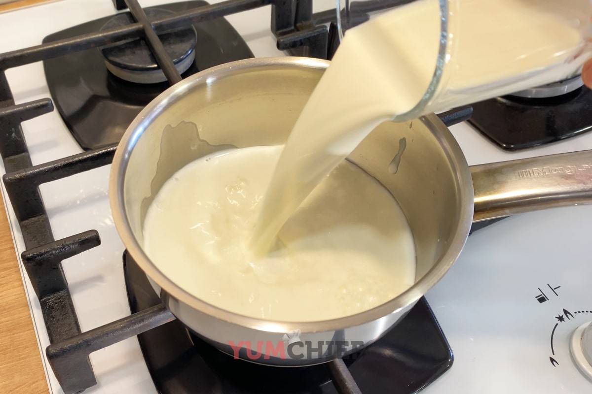 Приготовление шоколадно-ванильной панна-котты: шаг 2.