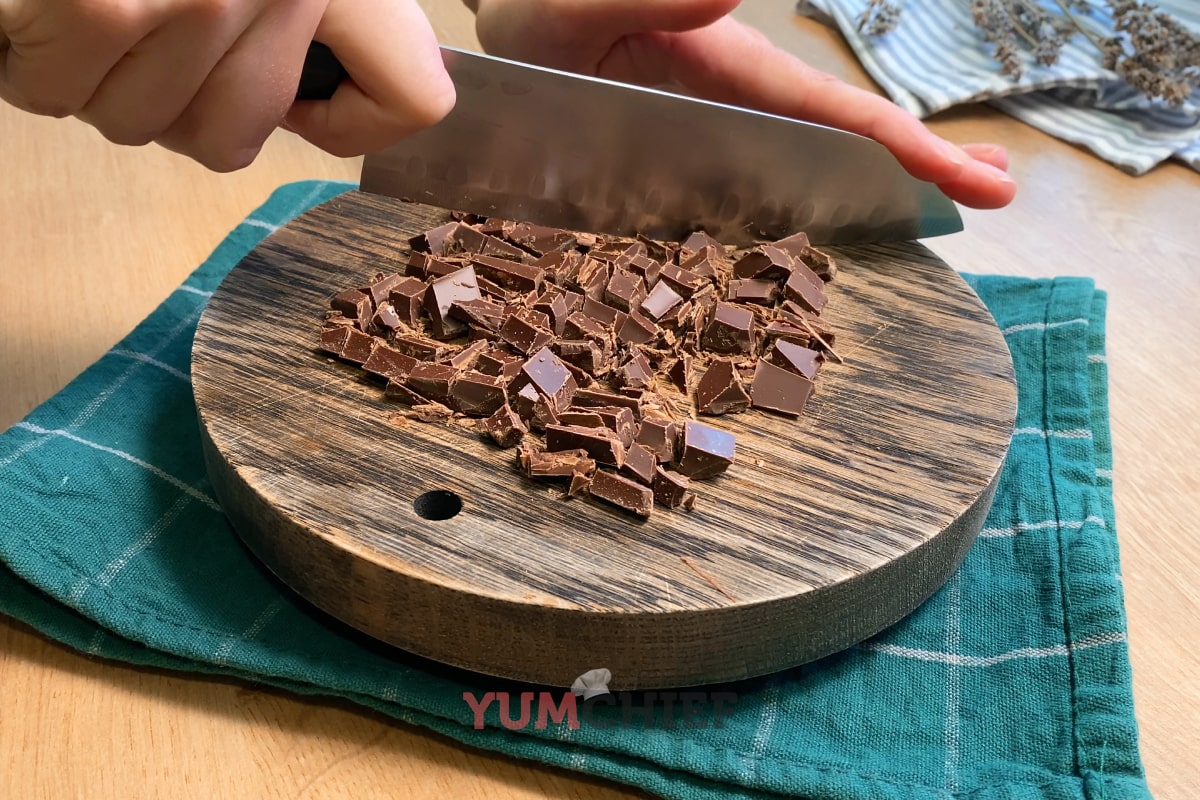 Приготовление шоколадно-ванильной панна-котты: шаг 5.