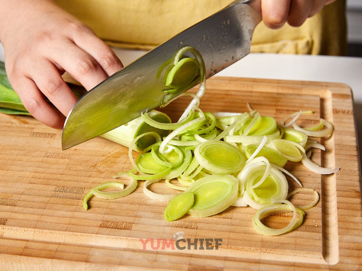 Зеленый овощной суп с нутом: фото 1 шага в рецепте