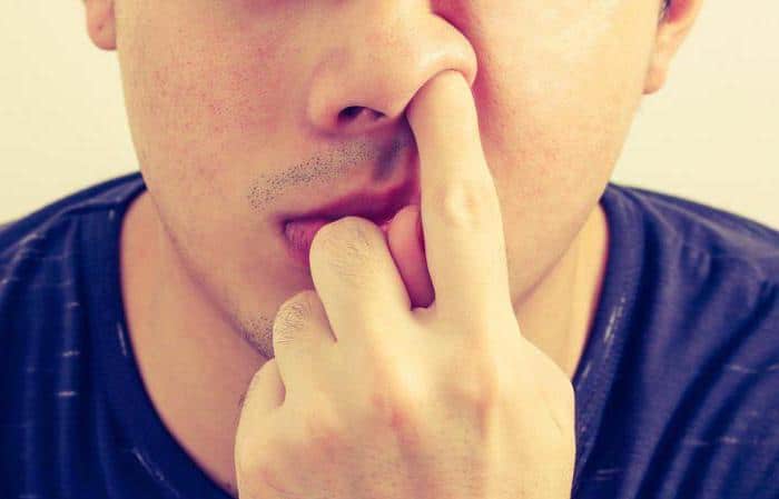 Вредная привычка - ковыряние в носу