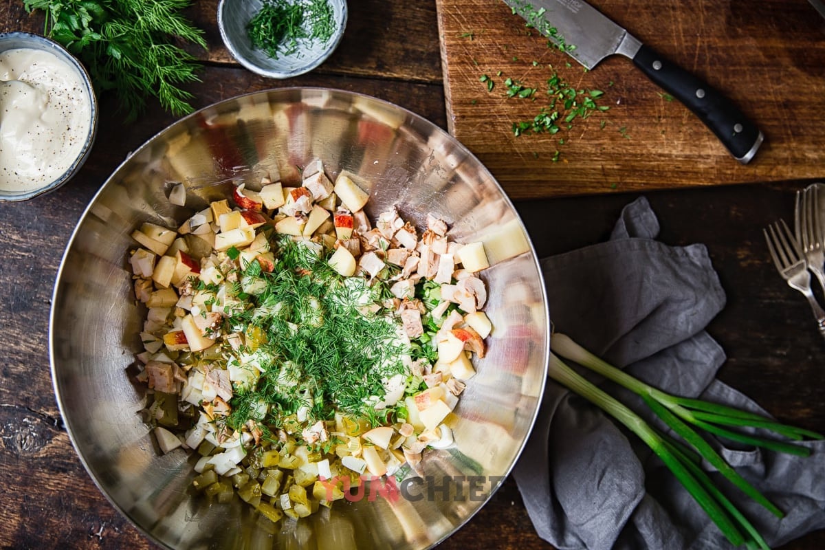 Приготовление оливье с курицей - фото