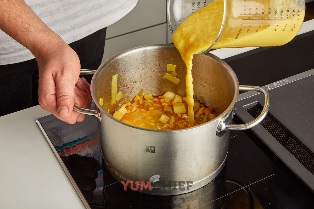 Быстрый и простой суп из сладкой кукурузы: фото 3 шага в рецепте