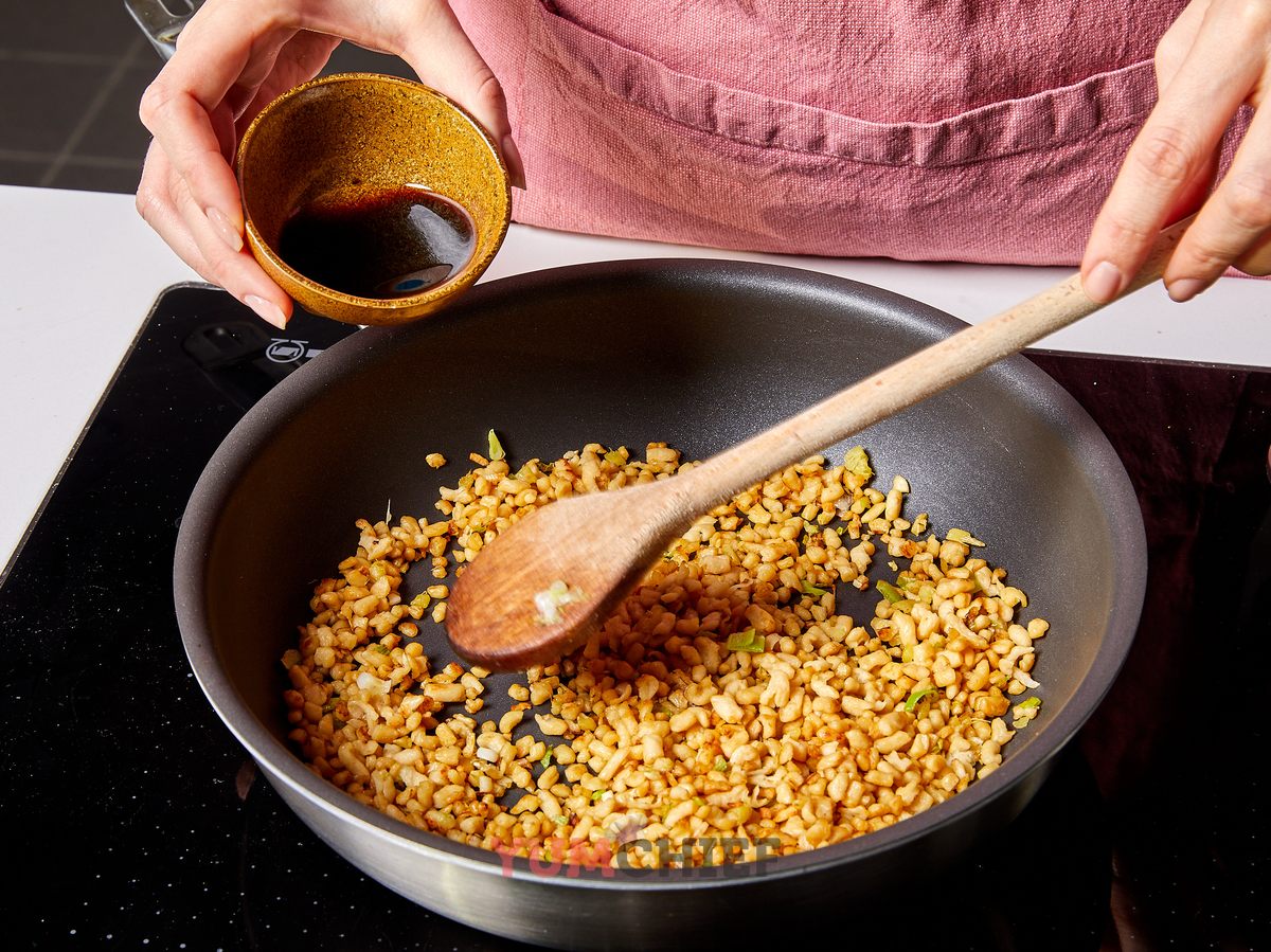 Веганский тантанмен (рамен с кунжутом и соевым фаршем): фото 2 шага в рецепте