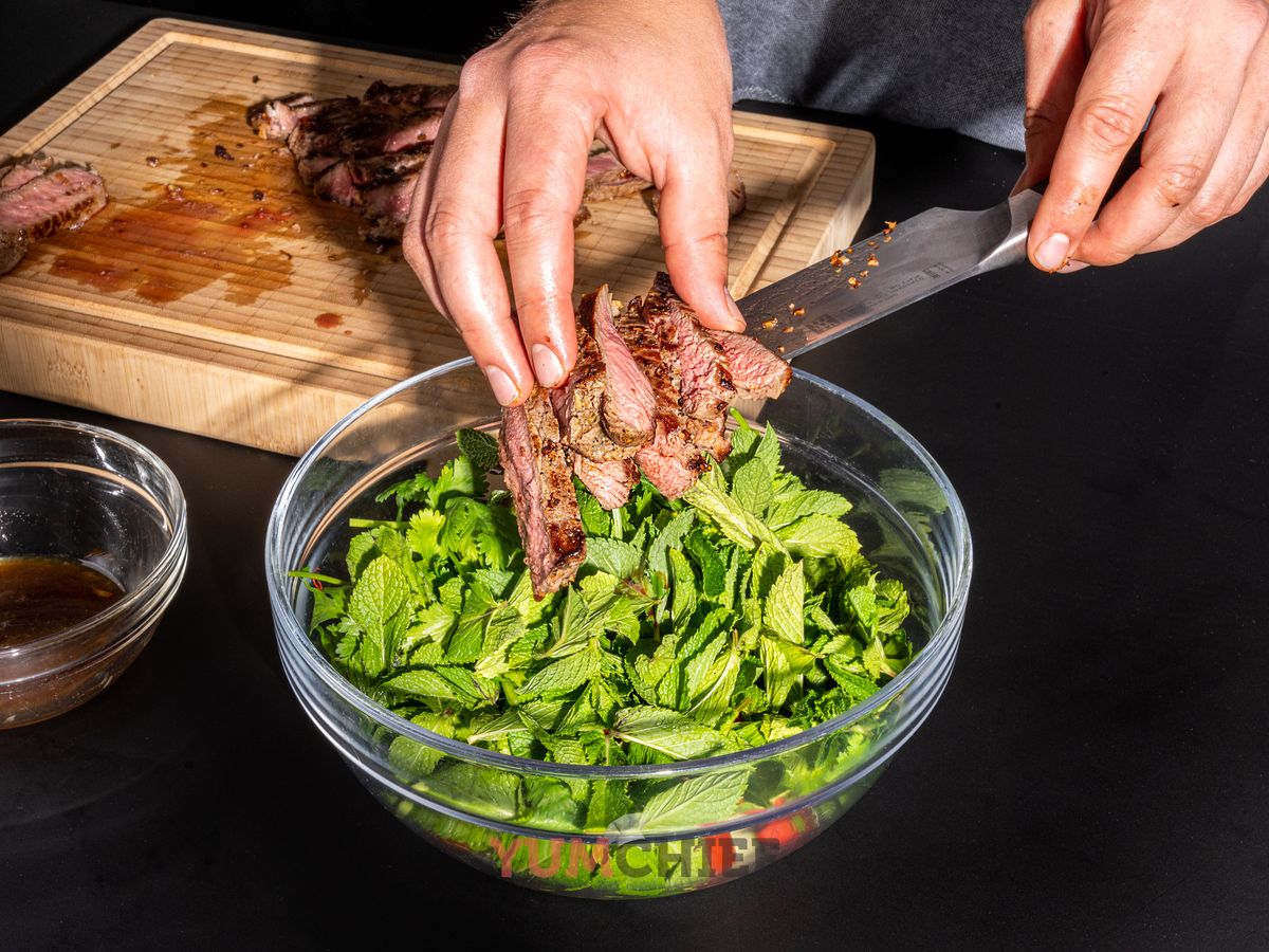 Юм Нуа (тайский салат из говядины): фото 4 шага в рецепте